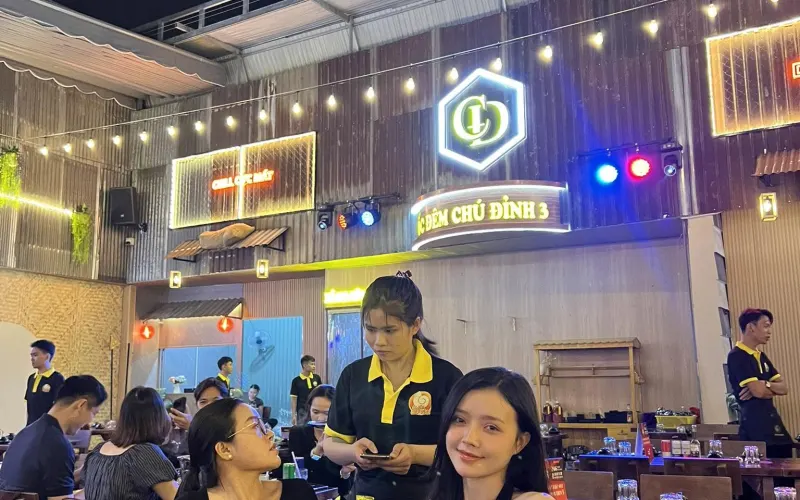 Bùng Nổ Tiệc Sinh Nhật Đêm – Giảm Ngay 20% Cho Bàn Từ 6 Người Tại Ốc Đêm Chú Đỉnh