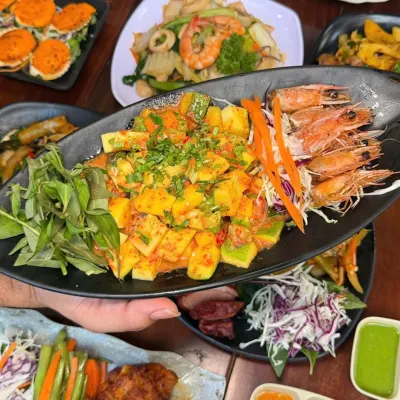 Bánh Mì Nóng Chấm Sốt Bơ Tỏi